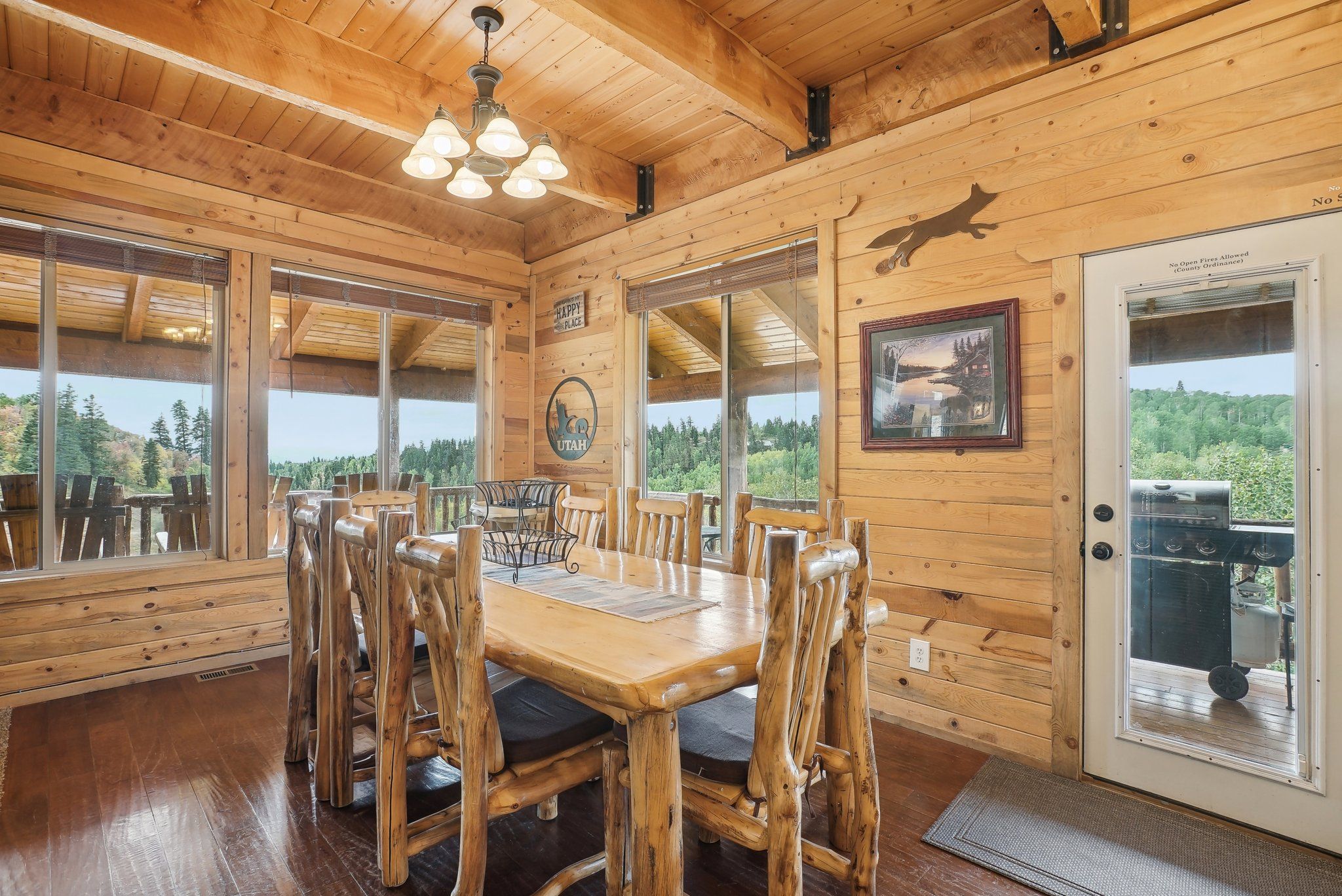 Dining room opening directly onto the covered grilling deck