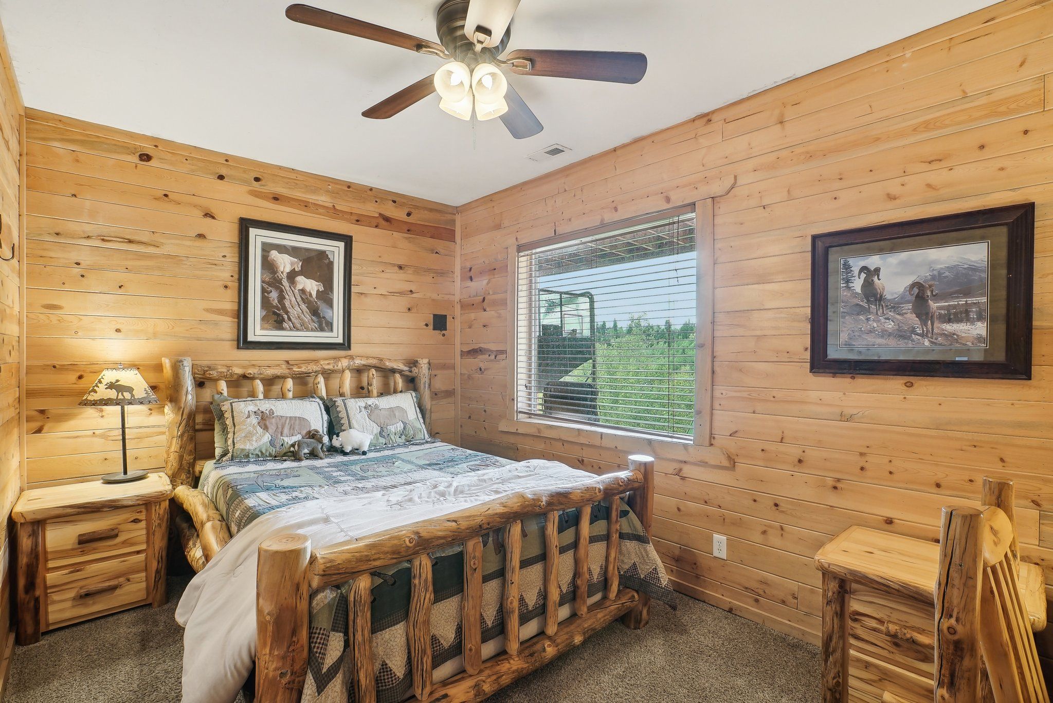Bighorn Room with a queen log bed